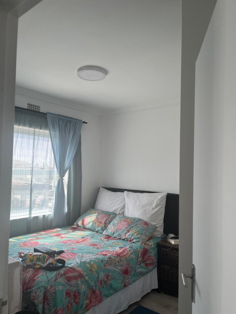 To Let 2 Bedroom Property for Rent in Cravenby Western Cape
